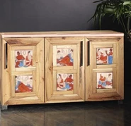 Billig-Möbelstück im Etruskismus-Stil, Gegenwart