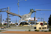 Paisano pete statue