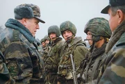 Генерал-лейтенант Тихомиров (слева) во время Битвы за Грозный