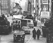 Checkpoint-charlie-1961-3