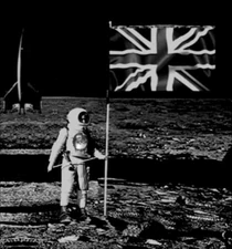Lord Jonathan Harisford hisst den Union Jack auf dem Mond, 1. September 1899