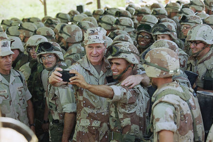 George HW Bush US Marines during Somalia crisis Dec 4 1992