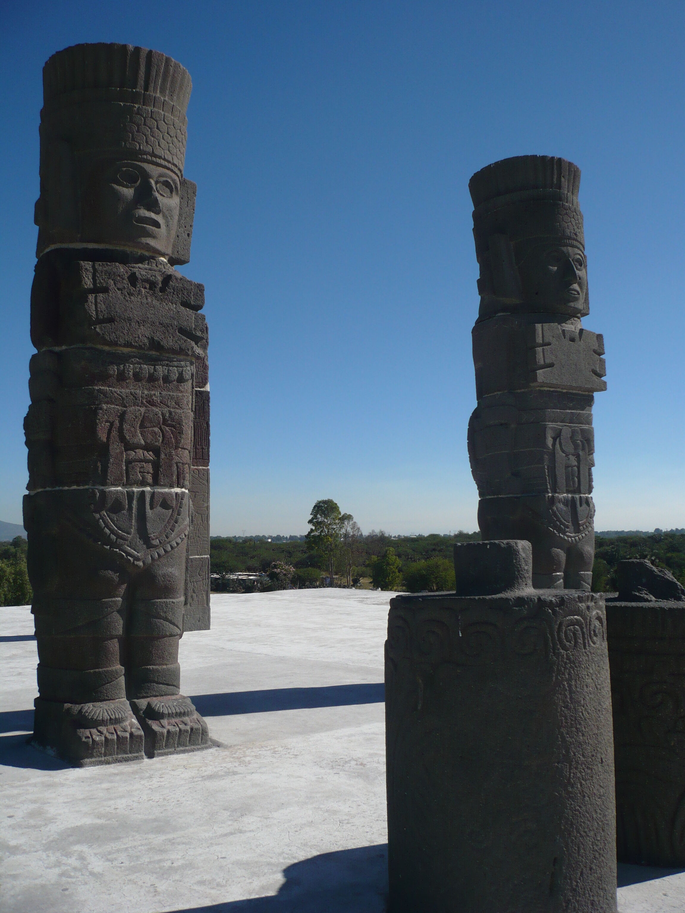 File:El Palacio de Hierro e Iglesia de San Bernardo - Ciudad de México.jpg  - Wikimedia Commons