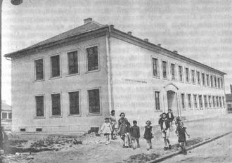 Новая школа в Будапеште, 1950-е годы