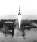 Bundesarchiv RH8II Bild-B0791-42 BSM, Peenemünde, Raketenstart (cropped)