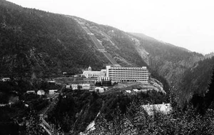 Planta de agua pesada Norsk Hydro antes de ser destruida por la resistencia noruega.