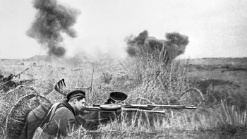 Soviet naval infantry in defensive positions north of Vladivostok.