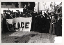 US deleg on ship peace banner