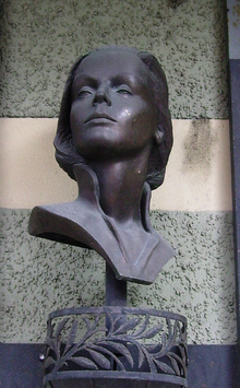Bust