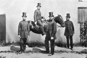 Beamte der englischen Staatsinquisition 1890