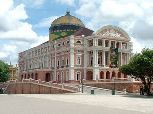 800px-Teatro amazonas