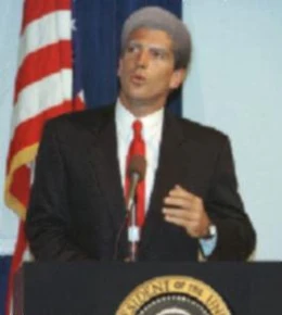 John F. Kennedy Junior spricht zu  seinem 60. Geburtstag über seinen Vater, 25