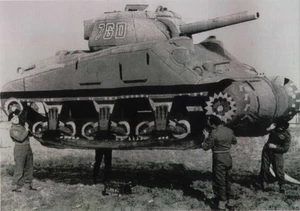 Un falso tanque en Egipto usado en la Operación Mangosta