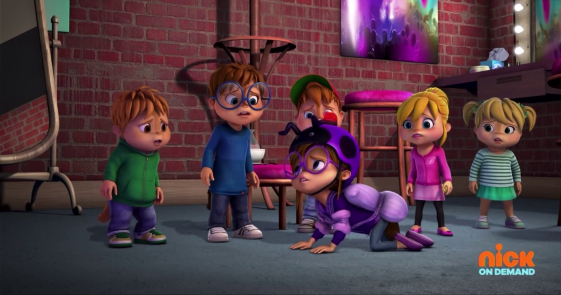 Clumsy Jeanette Alvin And The Chipmunks Wiki Fandom Even though i really ship simon and jeanette, and simonette was completely dead in this episode, it didn't ruin the ship for me, instead it made room for development (not that simonette will ever be canon, but hypothetically) clumsy jeanette alvin and the