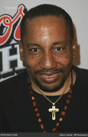 Tony-cox-bad-santa-movie-premiere-w8LB4L