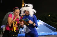 Corinne & Eliza get their clue to the Pit Stop.