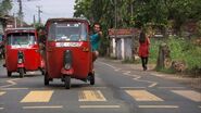 Leo & Jamal in a Tuk Tuk during the fifth leg.