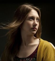 Taissa-farmiga-as-violet-harmon-in-american-horror-story-1