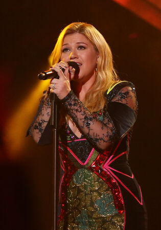 Kelly Clarkson Had 'Hard Time' Singing 'Piece by Piece' Post