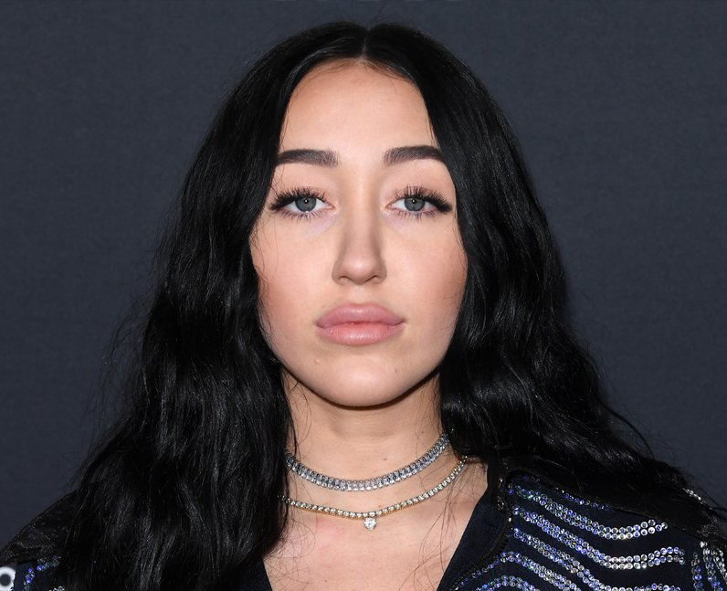 Noah Cyrus Gets Romantic in Crochet Bonnet for 'American Idol