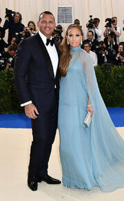 Rs 634x1024-170501172206-634.Jennifer-Lopez-Alex-Rodriguez-Met-Gala-New-York.kg