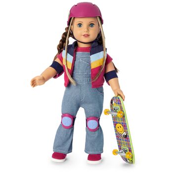 NickiSkateboardingOutfit