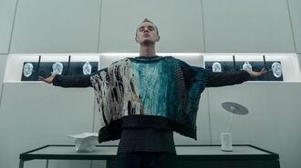 Tech boy crucifix 2x04