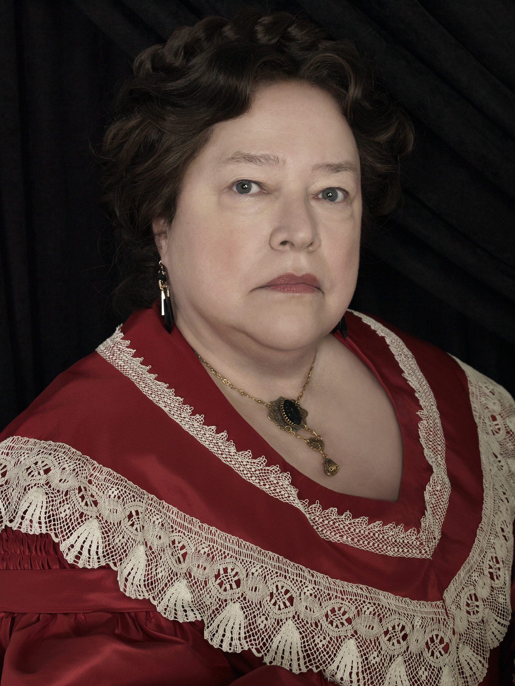 Kathy Bates as Belle Noir : r/AmericanHorrorStory