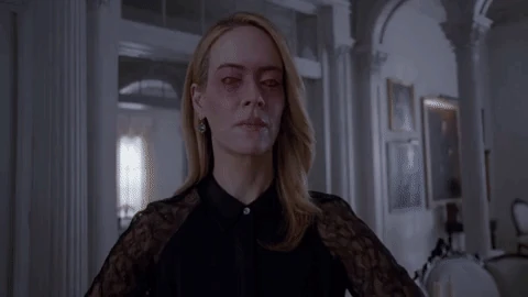 https://static.wikia.nocookie.net/americanhorrorstory/images/5/53/3x13_Cordelia_Telekinesis.gif/revision/latest?cb=20180831171725&path-prefix=es