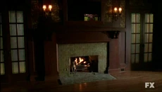 Fireplace1.jpg (132 KB)