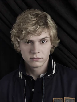 freakshow di storie horror americane di evan peters