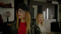 Мэллори 8x01.jpg