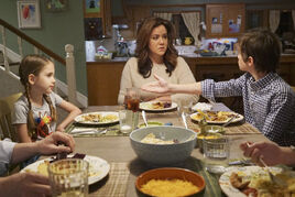 American Housewife S01E01
