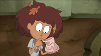 S1E7B-Anne peeking into the bag.jpg (72 KB)