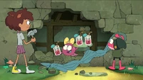 S1E6A-Polly arriving with drinks.jpg (165 KB)