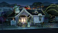 S3E9-Boonchuy house's Christmas lights