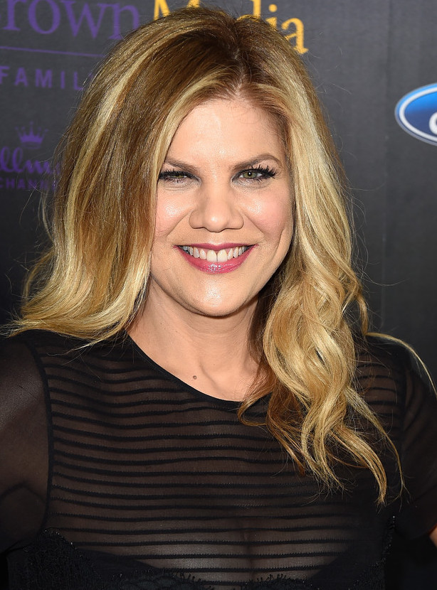 The 56-yaşında 183 cm uzunluğunda Kristen Johnston tarihli 2024