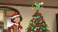 S3E9-Mrs. Boonchuy with the Christmas tree
