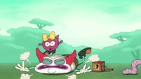 S1E6A-Polly attacking the clown.jpg (297 KB)