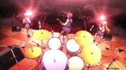 Girls Dead Monster spielt live "Crow Song".