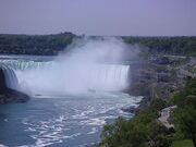 440px-Niagara Falls and Maid of the Mist 2005