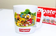 LMG 5609-COLGATE-MUG-11.jpg (85 KB) A close-up on the mug and the packaging