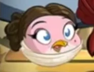 Смотрит на сражение Квай-Гона Джинна и Оби-Вана Кеноби с Дартом Молом и Графом Дуку