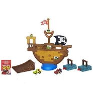 Angry Birds Go!: Pirate Pig Attack Game Настольная игра, основанная на бонусном режиме "Jenga" из Angry Birds Go!.