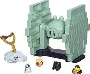 Angry Birds Star Wars: Tie Fighter Настольная игра, совмещённая с Jenga, и основанная на событиях Angry Birds Star Wars.