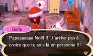 Belle tout excitée en voyant le joueur déguisé en Père Noël
