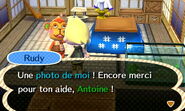 Rudy offrant sa photo au joueur dans New Leaf