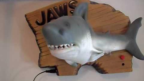 Jaws_singing_shark_(New_Camera)