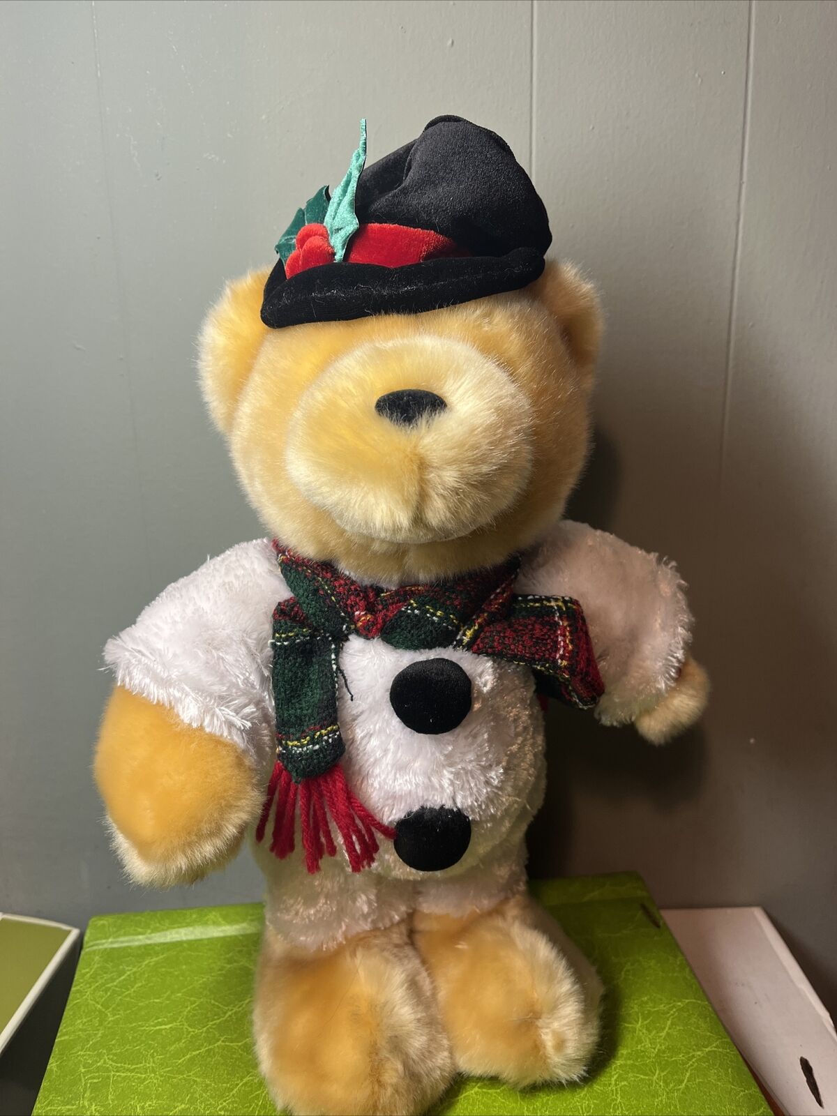 Musical christmas bear store