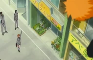 Sado watches Ichigo jump overhead.